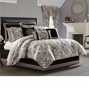 J. Queen New York Giselle Polyester Gray King 4-Pc. Comforter Set NWT